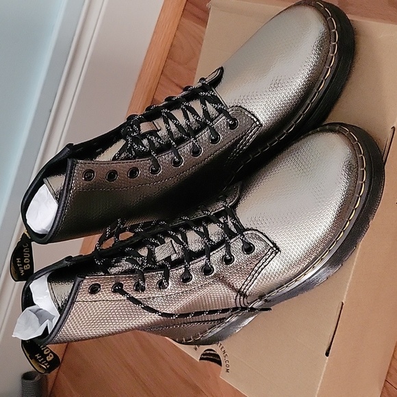COPY - NEW in box Dr. Martens - Picture 3 of 4